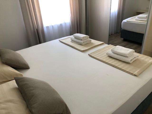 Leneda Apartments With Pool بولا المظهر الخارجي الصورة